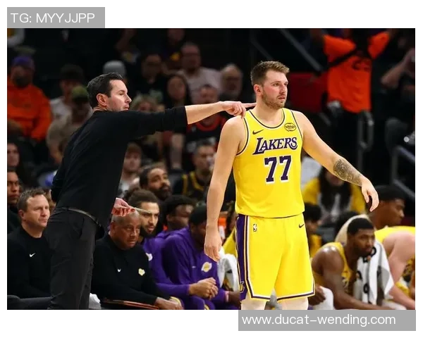 湖人将帅点评老詹回归：雷迪克戏弄迎来新援 里夫斯狂赞他是GOAT